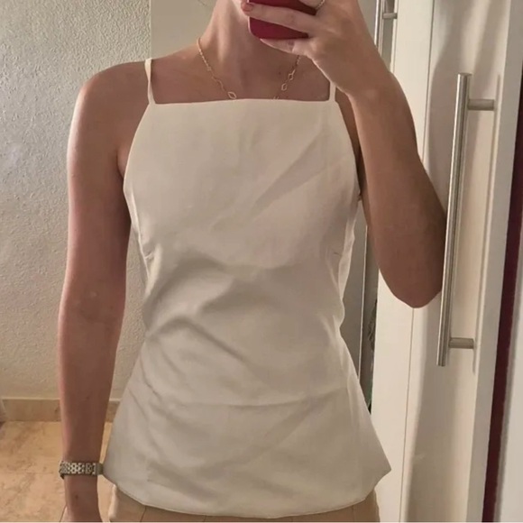 Women Lace up backless top - Picture 2 of 4